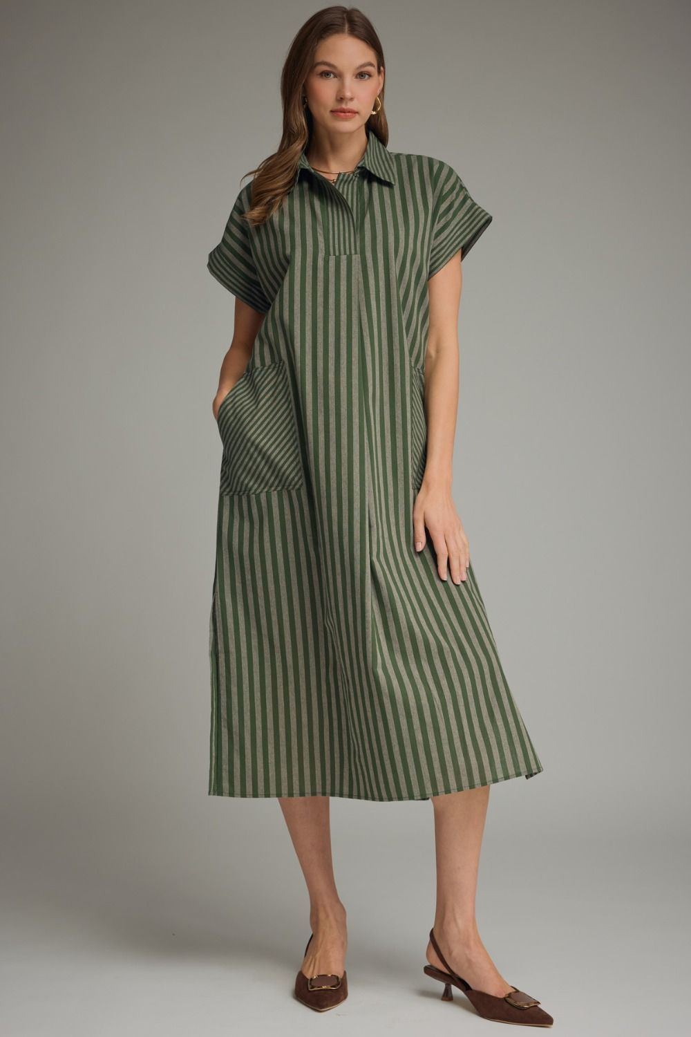 ENTRO Striped Collared Short Sleeve Midi Dress In Hunter Green