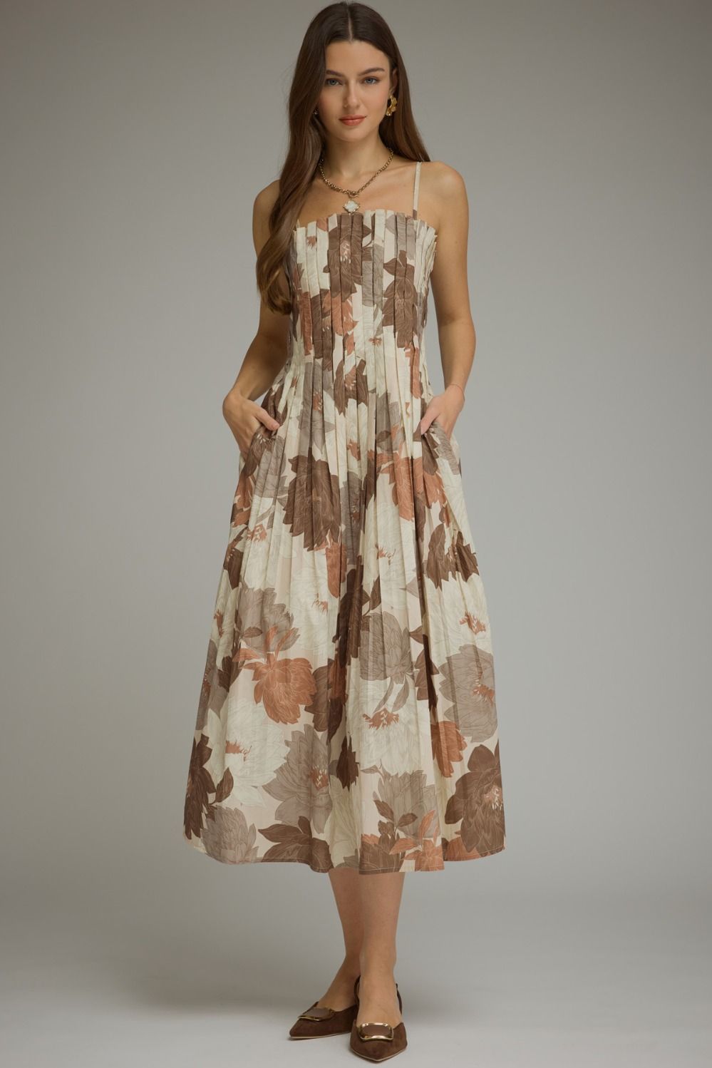 ENTRO Floral Sleeveless Midi Dress With Pleated Bodice In Mocha