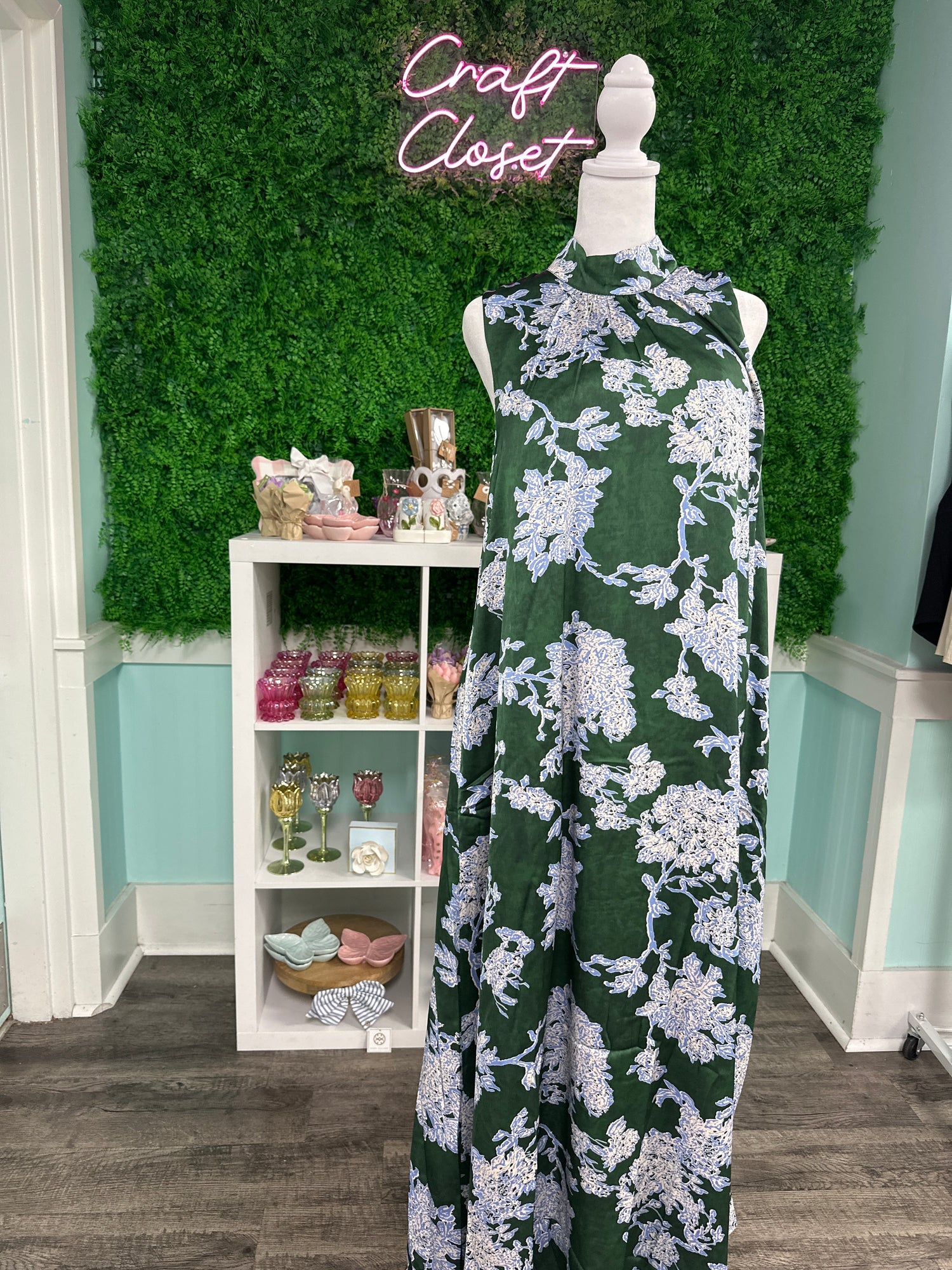 ENTRO Floral Print Sleeveless Maxi Dress In Hunter Green