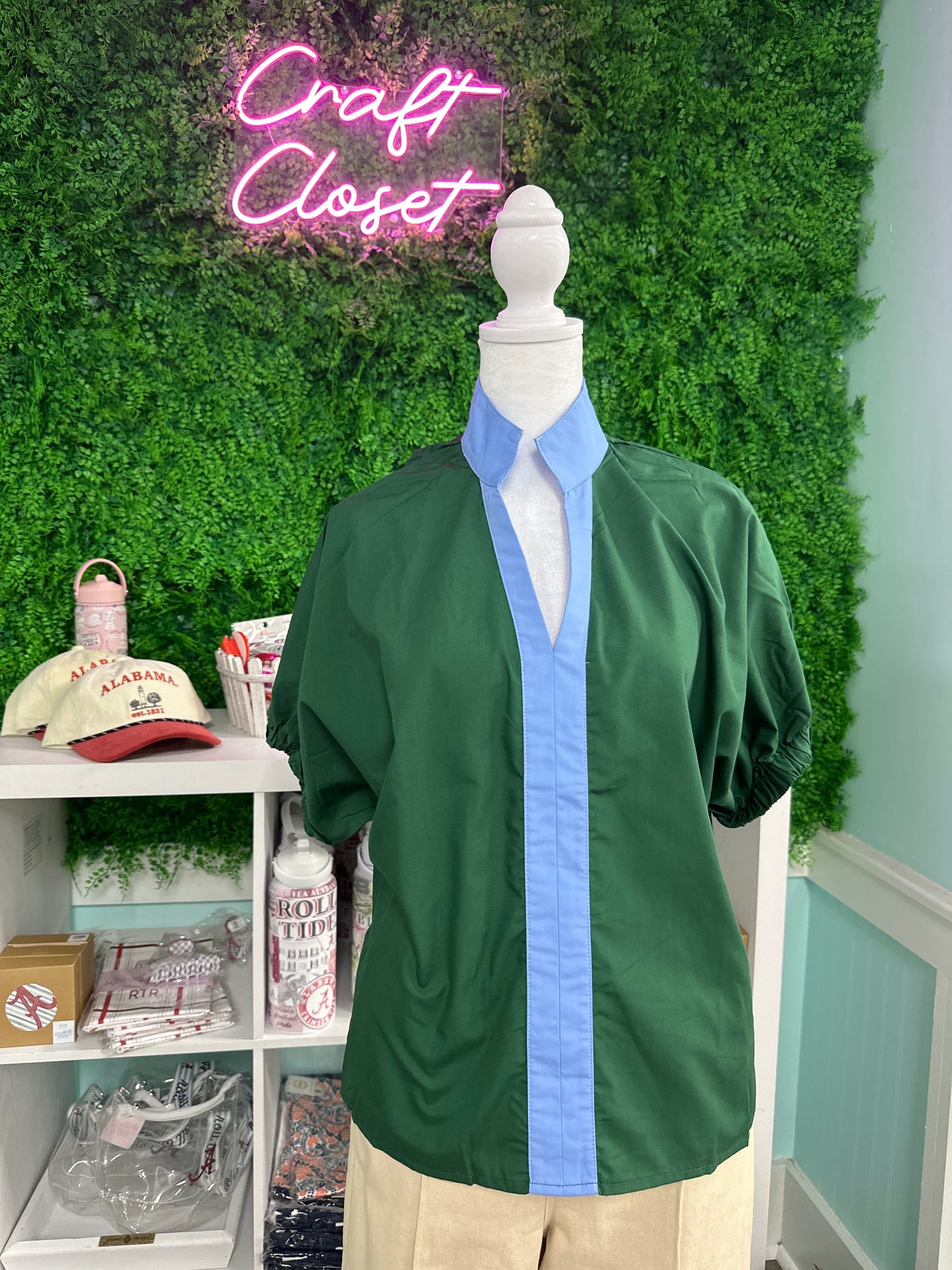 ENTRO Short Puff Sleeve Top With Contrast Stripe In Hunter Green