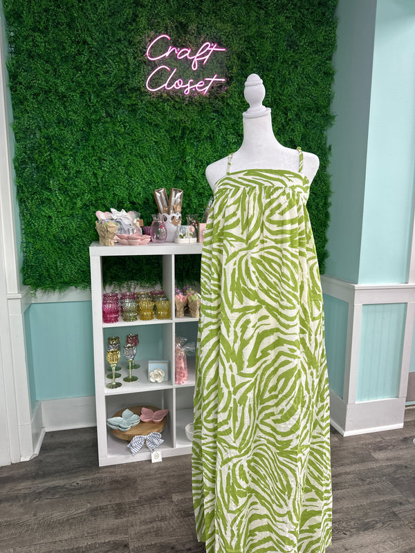 ENTRO Printed Sleeveless Midi Dress In Matcha