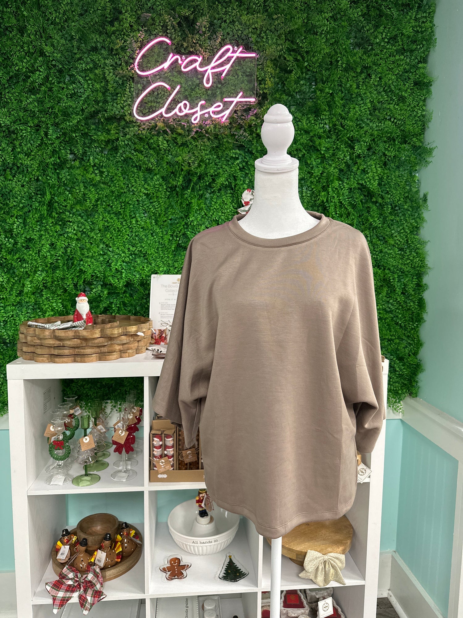 Entro Solid Elbow Sleeve Relaxed Top In Mocha
