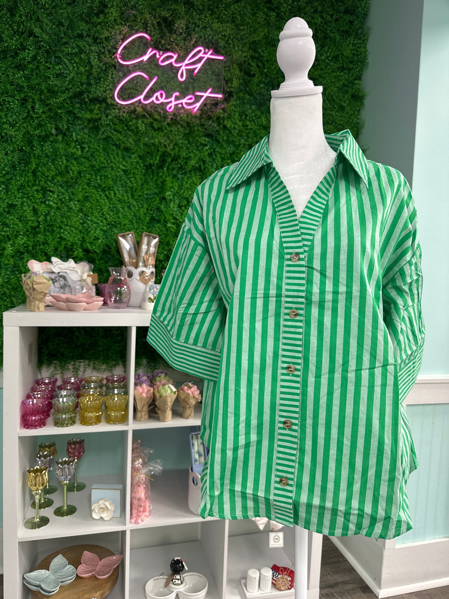 ENTRO Striped Short Sleeve Top With Shirt Collar In Green
