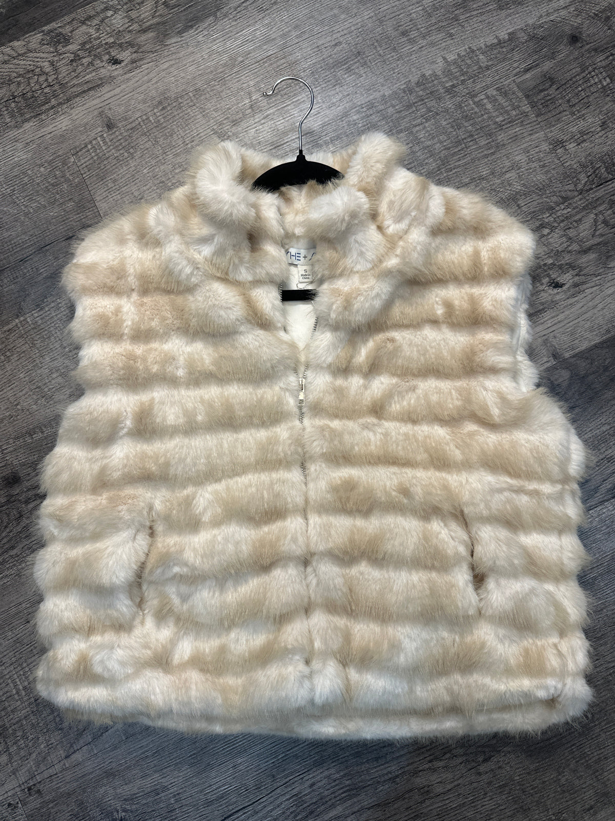 She + Sky Front Zip Faux Fur Vest With Pockets In Light Taupe