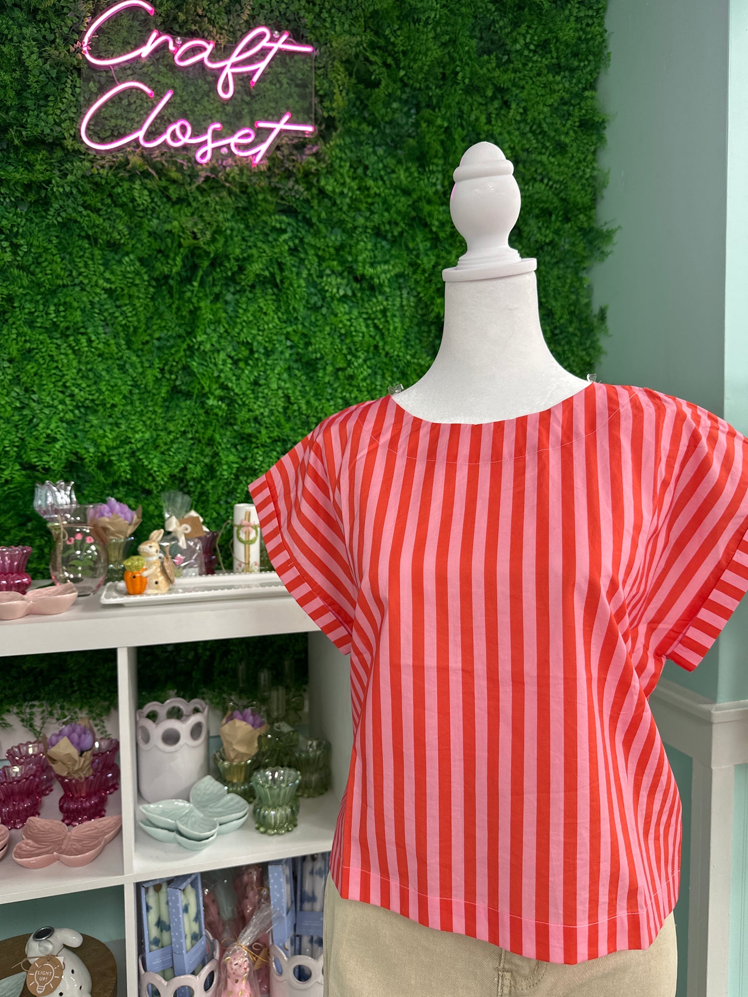 ENTRO Striped Short Sleeve Top With Back Button Detail In Red/Orange Pink