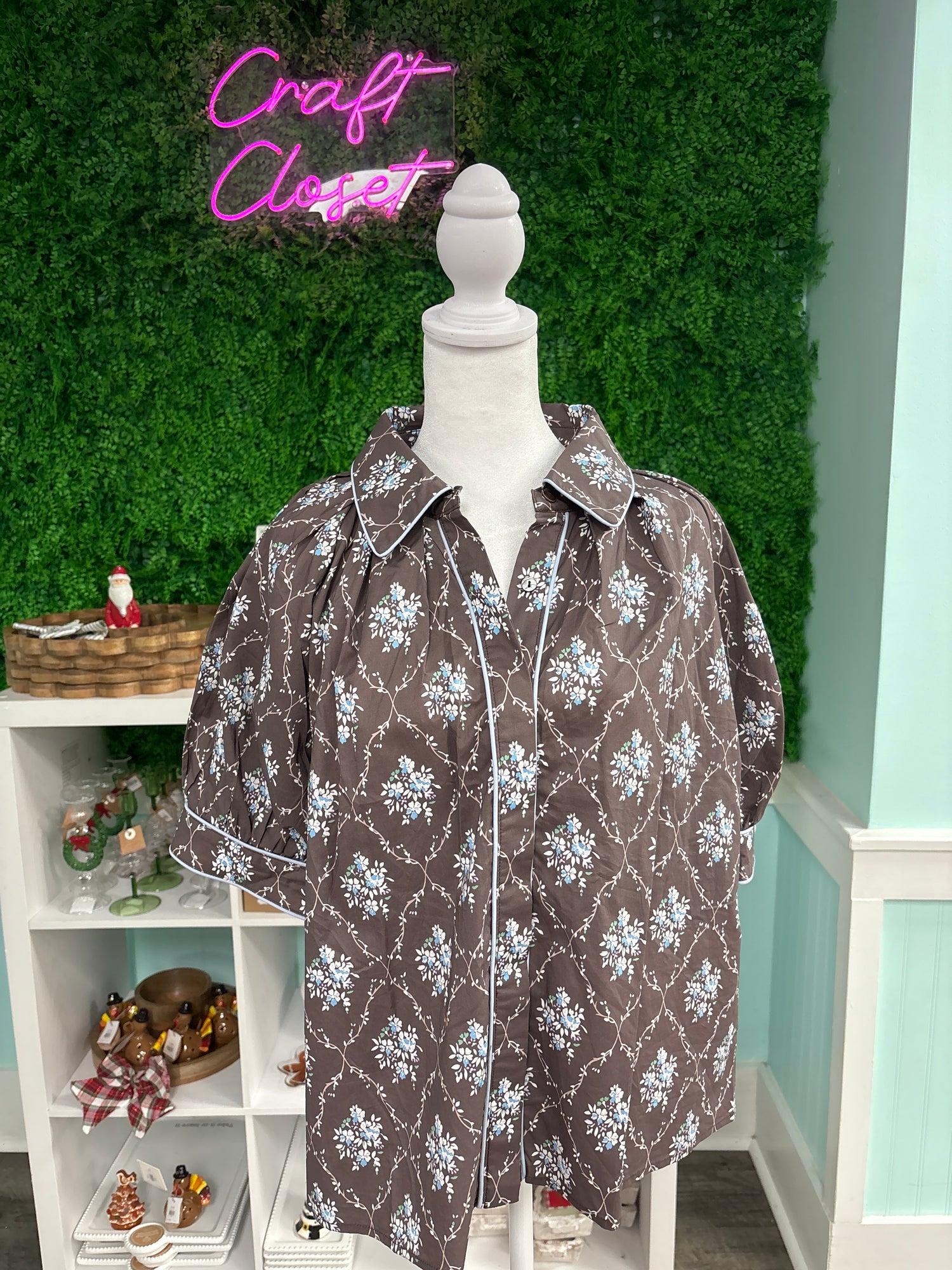 Entro Floral Pleated Top With Piping In Coffee *FINAL SALE*