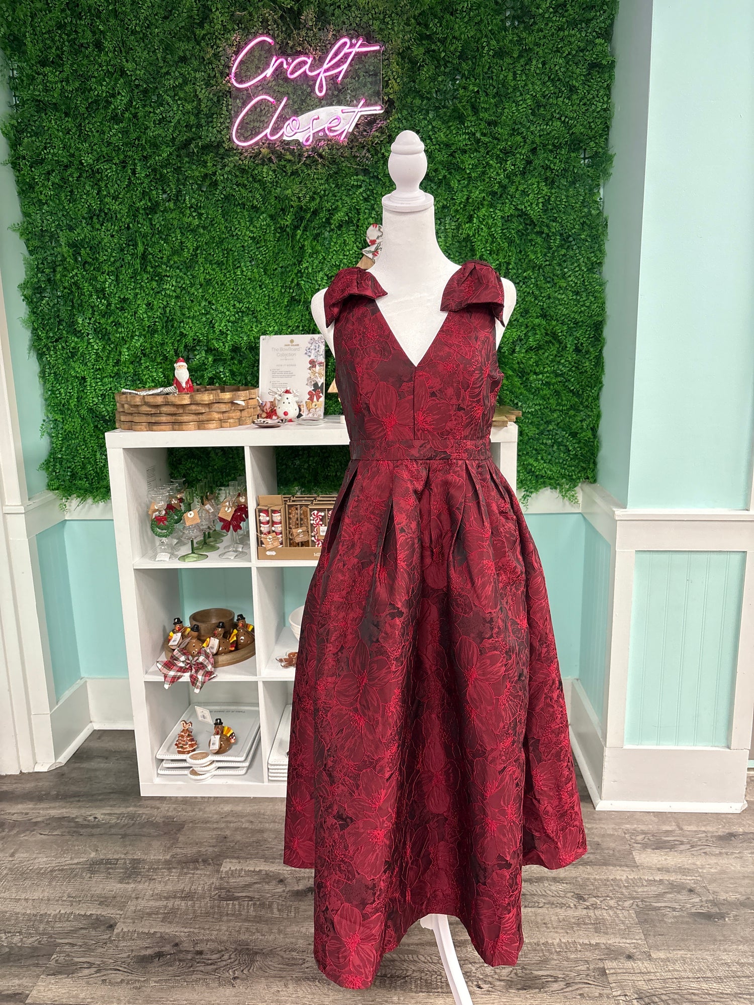 ENTRO Floral Jacquard Sleeveless Dress With Bow Accents In Red