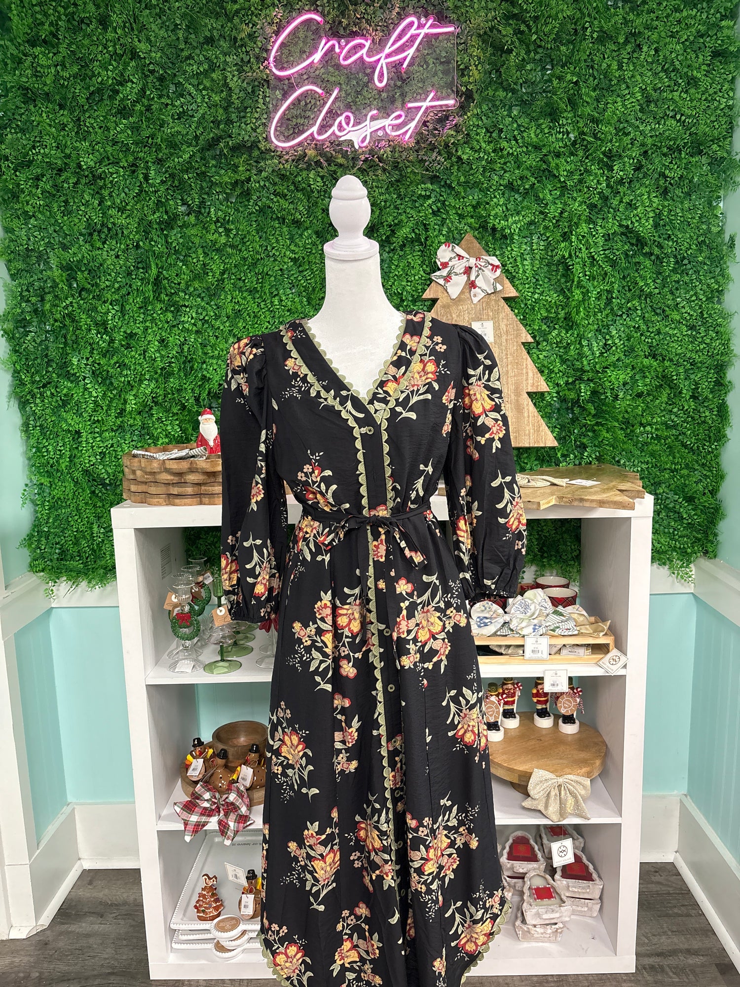 Entro Floral 3/4 Sleeve Midi Dress With Scalloped Trim In Black