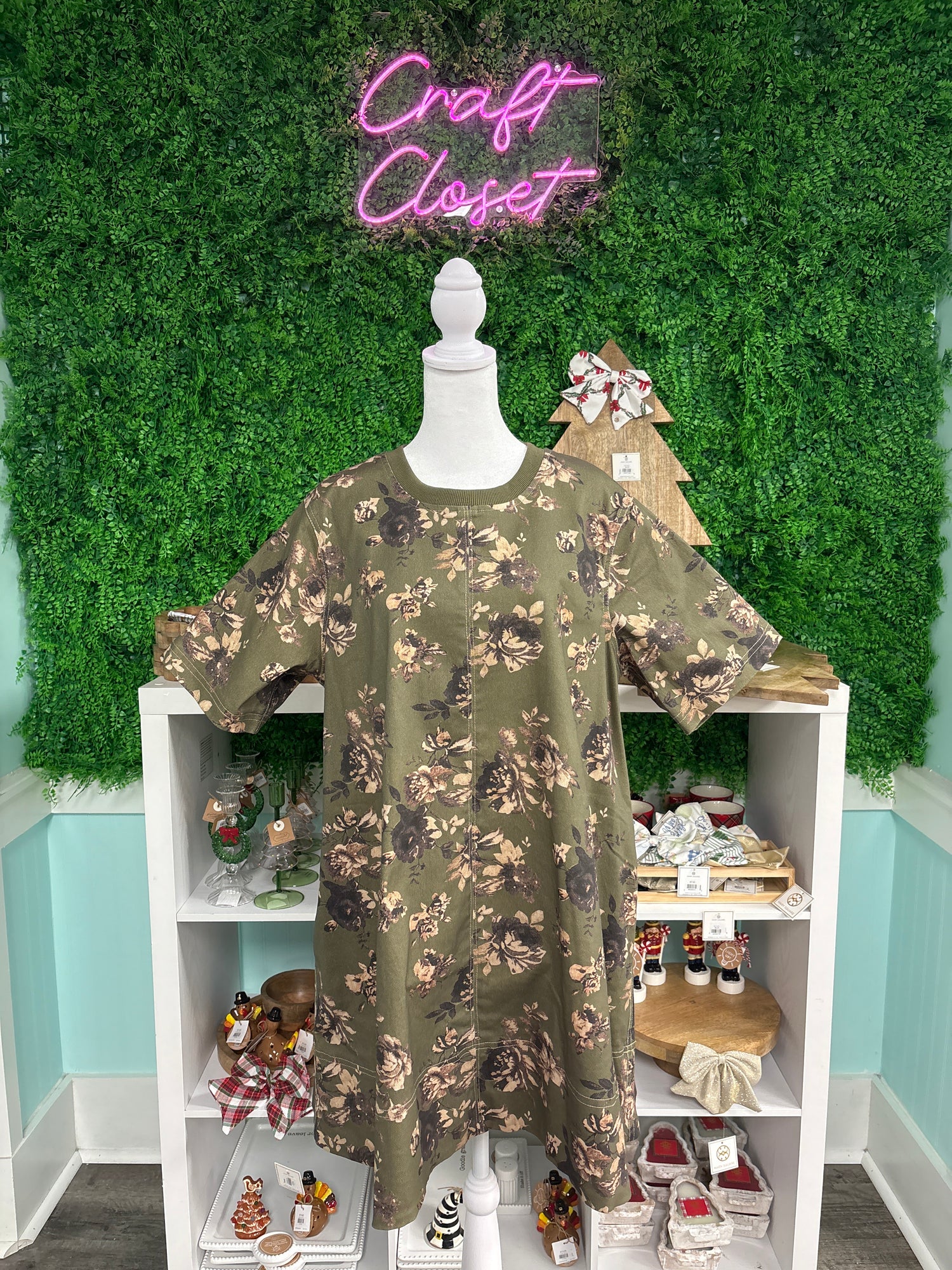 ENTRO Floral Print Short Sleeve Mini Dress In Olive