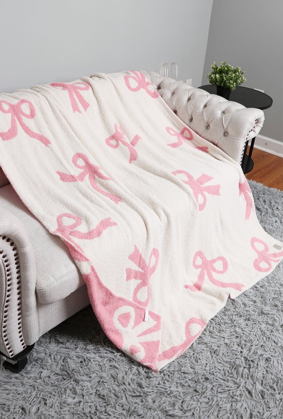 Pink Bow Printed Throw Blanket