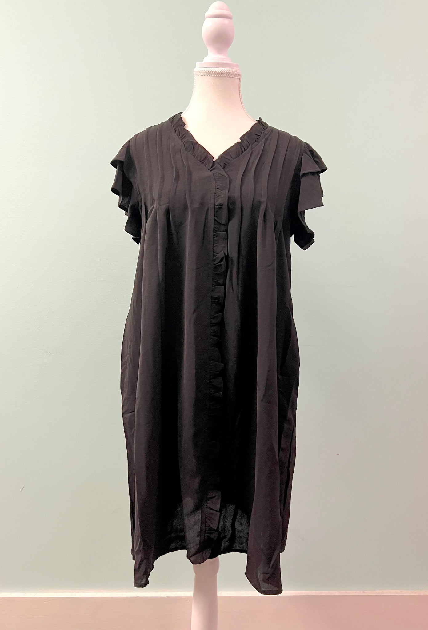 Barefoot Ladies #1004 Black Ruffle Shift Dress