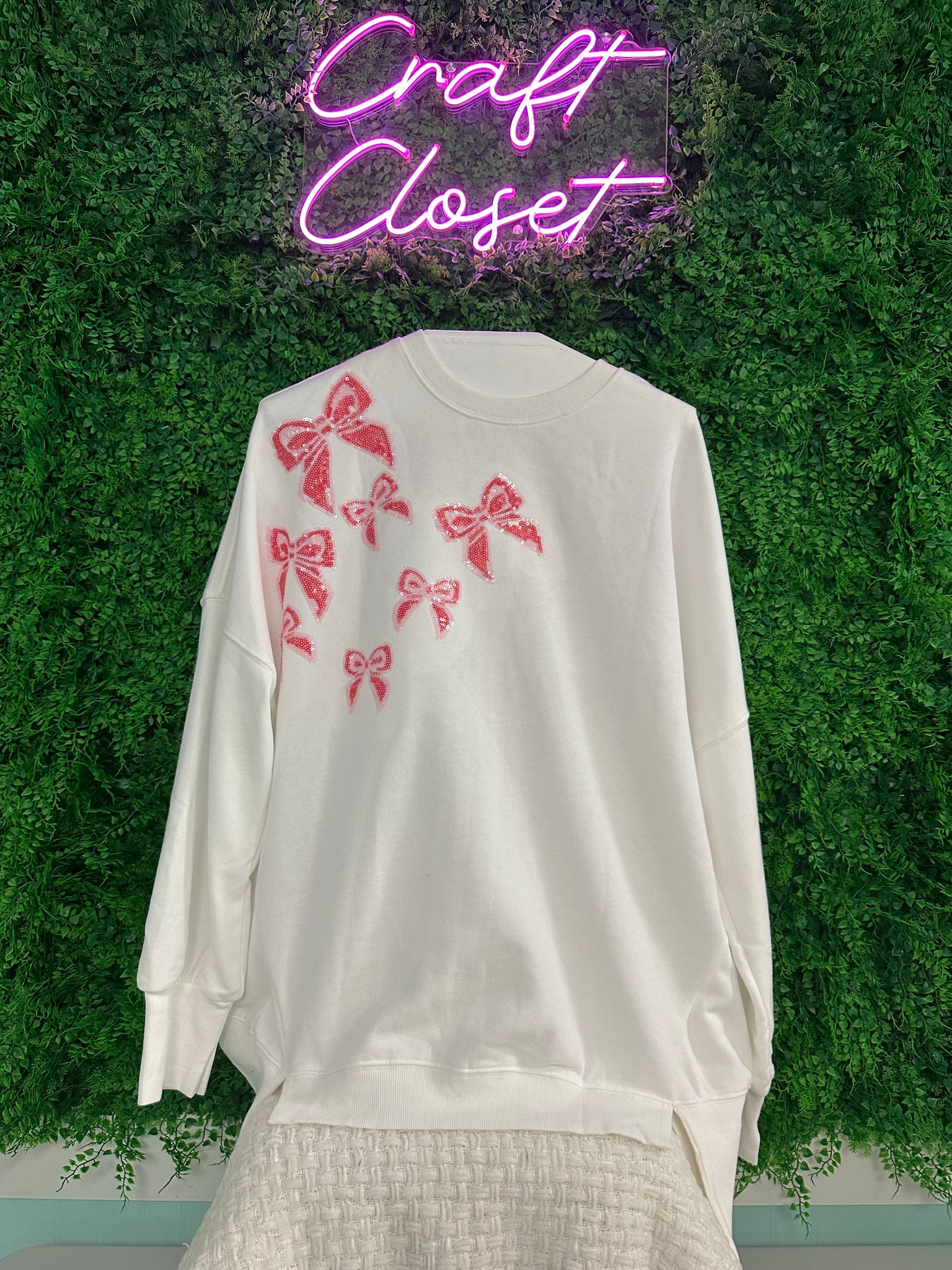 Barefoot Ladies Clothing #1423 White Sequin Bowknot High Low Oversize Sweatshirt