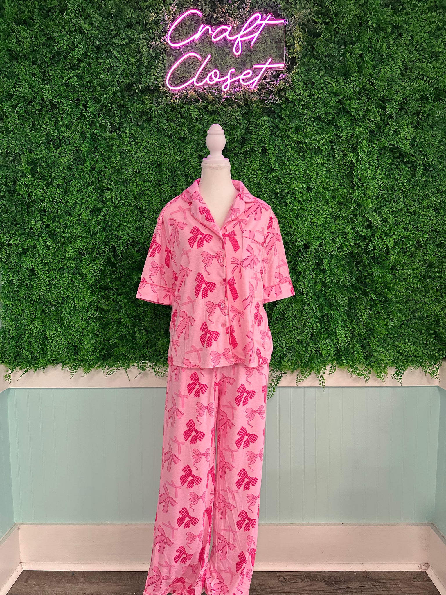 Barefoot Ladies #1439 Pink Bow Knot Print Lapel Collar Short Sleeve And Pants PJ Set