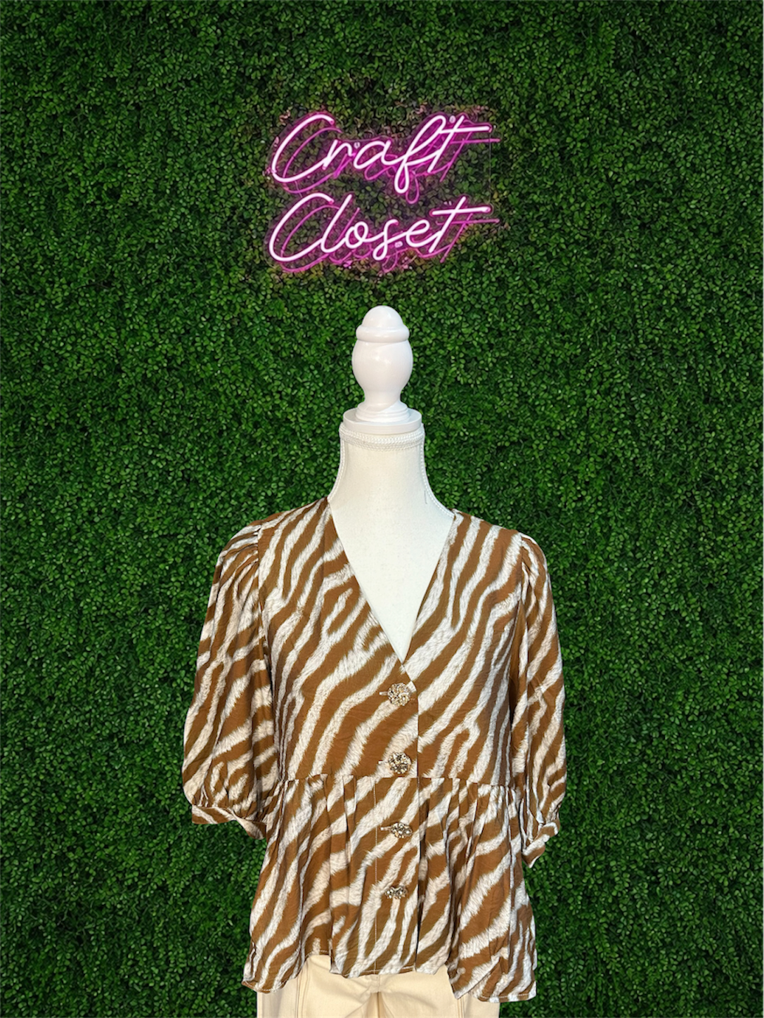 ENTRO Printed 3/4 Sleeve Top In Camel