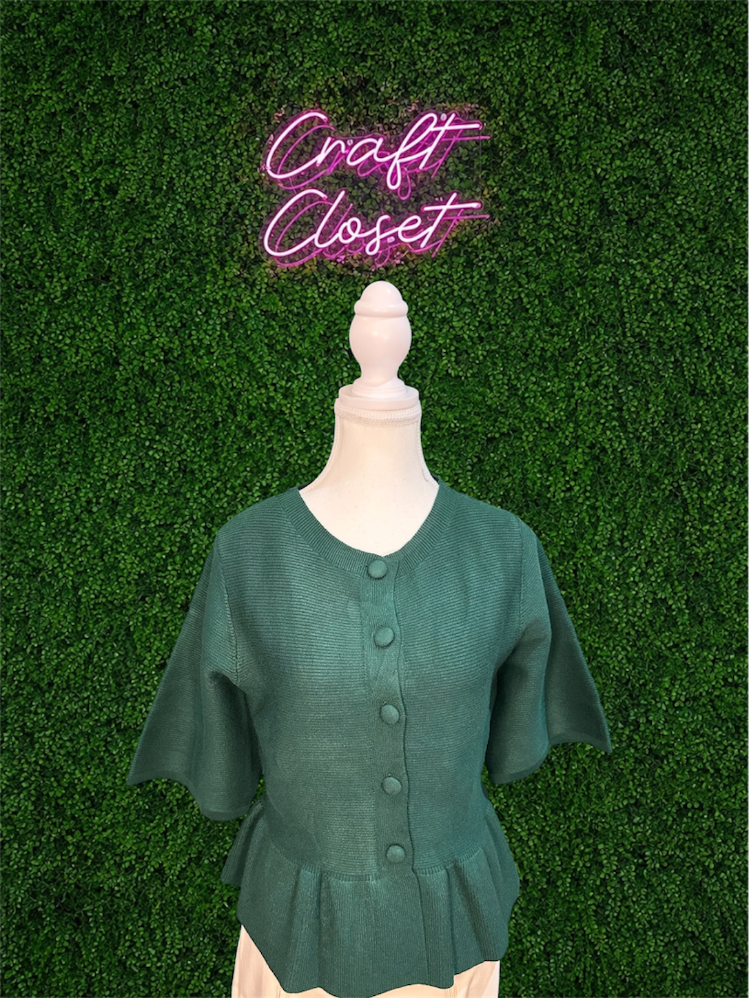 ENTRO Cropped Sleeve Peplum Cardigan In Hunter Green