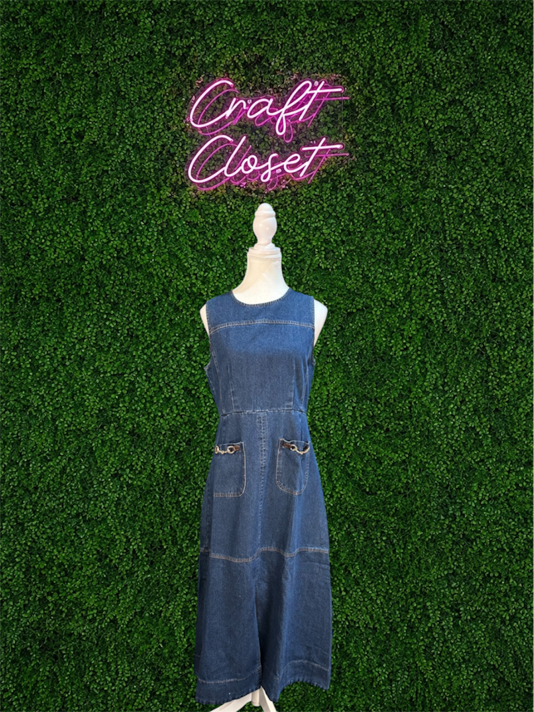 ENTRO Solid Sleeveless Midi Dress With Horsebit Detail In Denim
