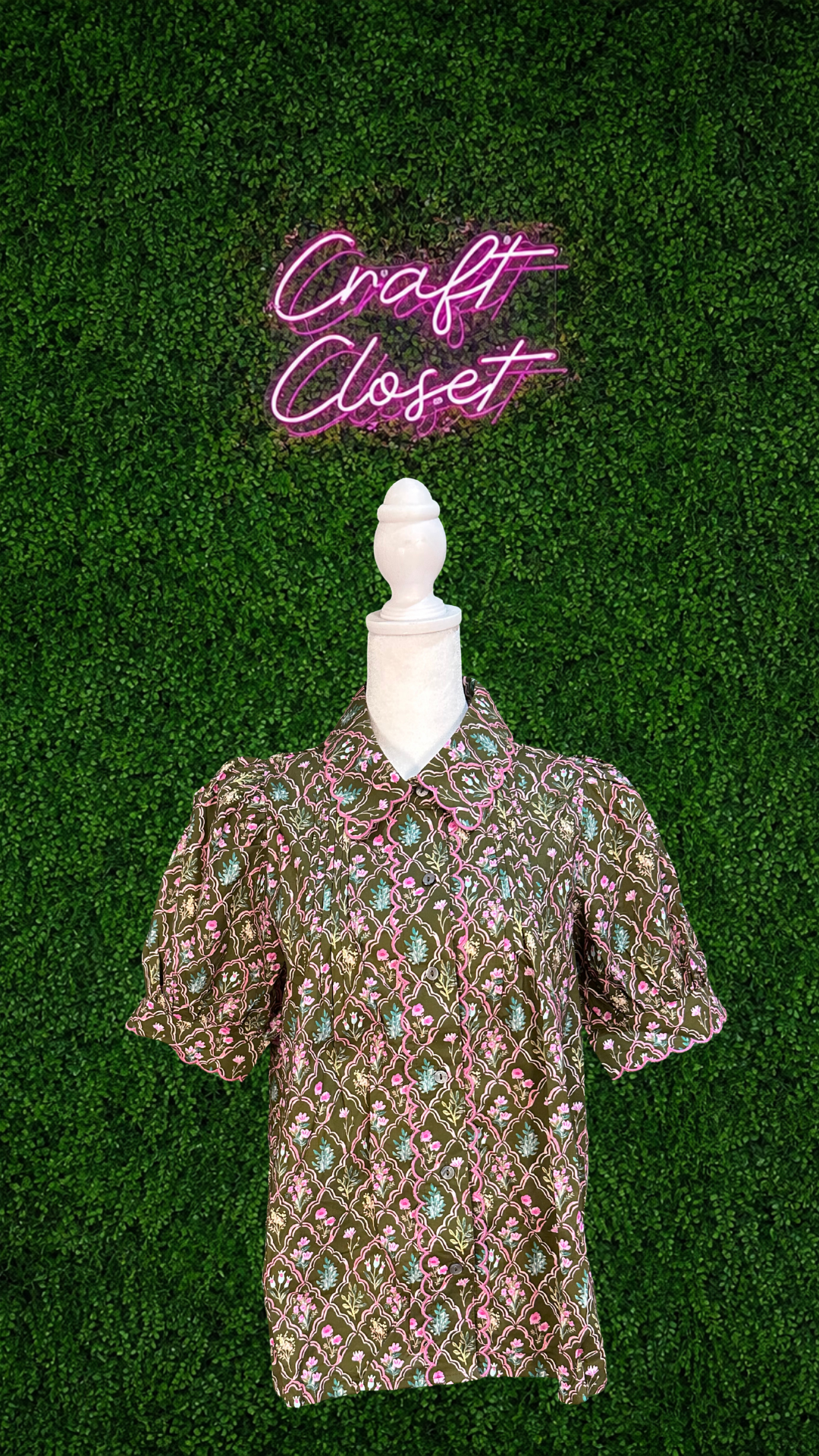 ENTRO Floral Short Sleeve Top In Brown