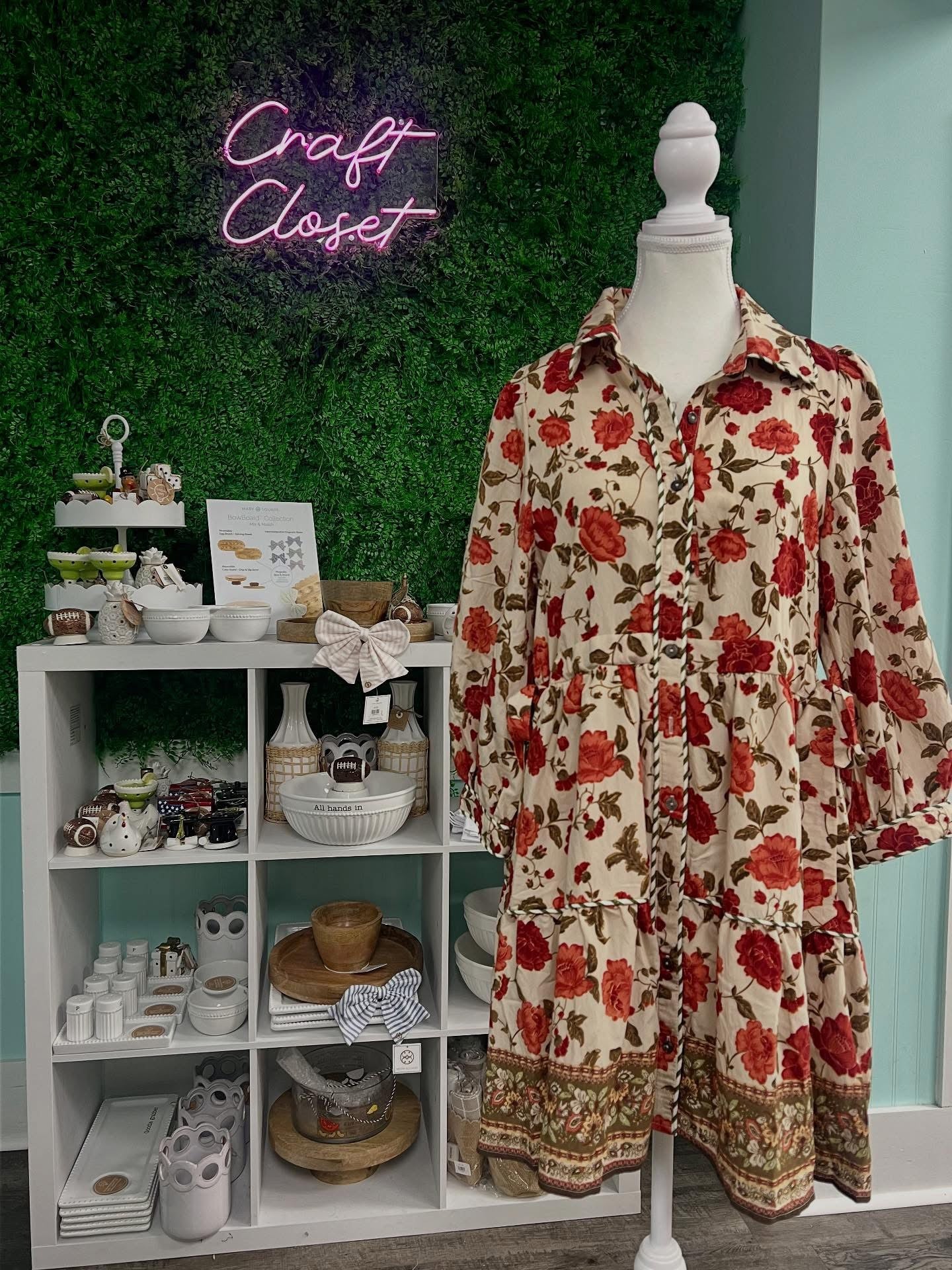ENTRO Floral Cuff Sleeve Mini Dress In Green