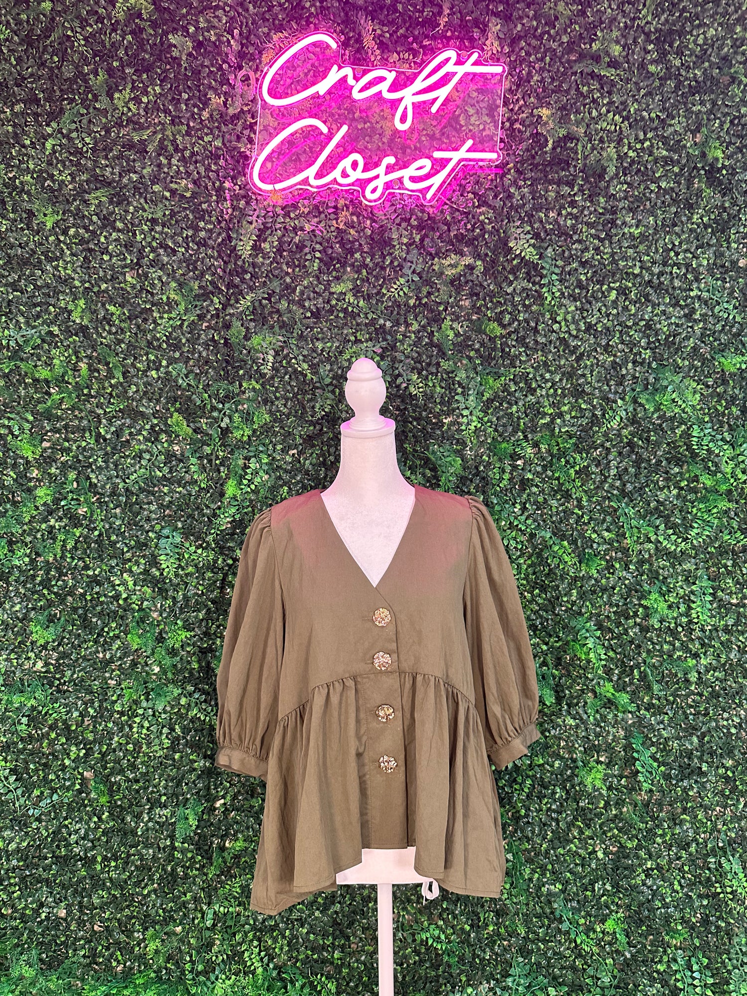 ENTRO Solid 3/4 Sleeve V Neck Top With Gold Button Detail In Olive