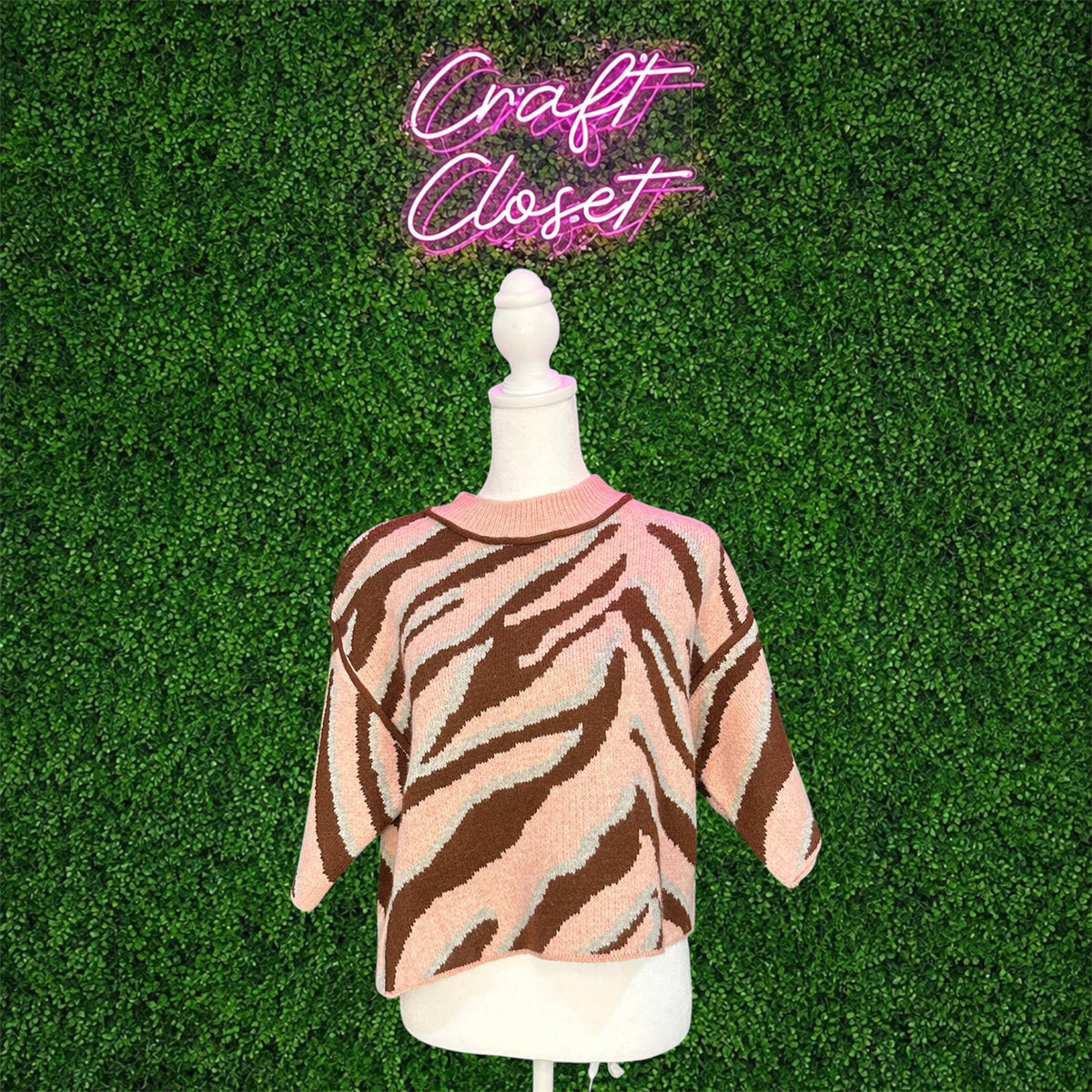 ENTRO Animal Print Short Sleeve Sweater Top In Blush