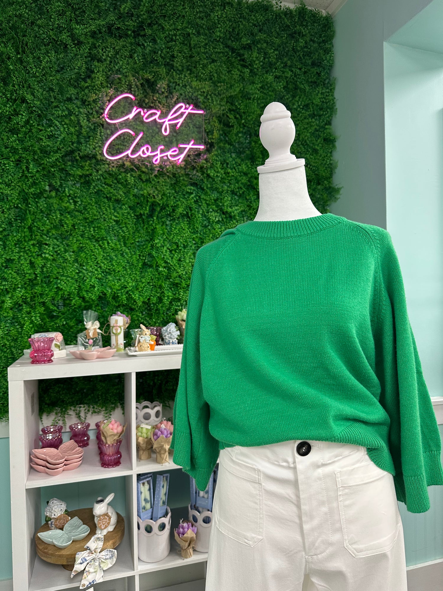 ENTRO Solid Raglan 3/4 Sleeve Sweater Top In Green