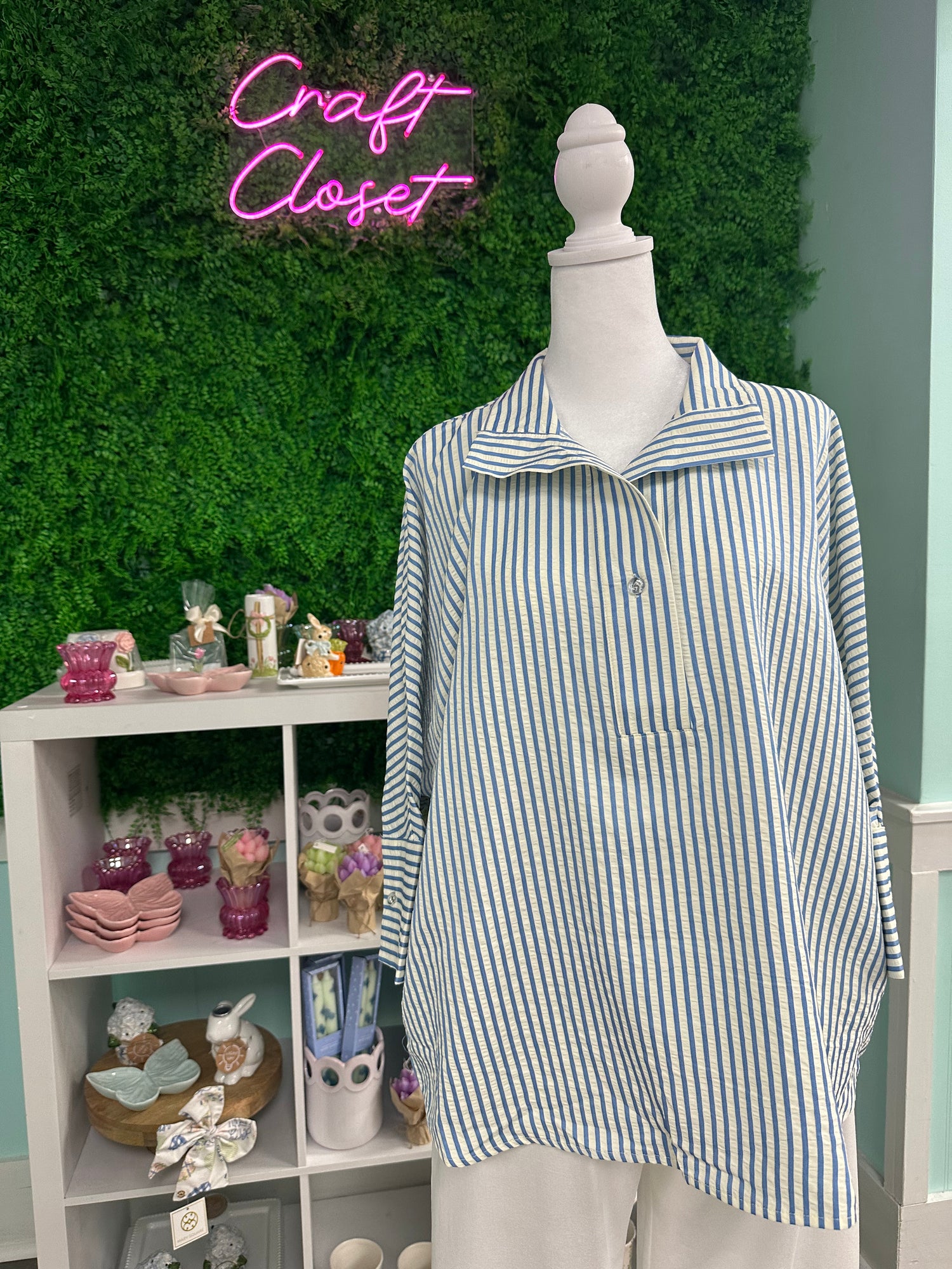 ENTRO Striped 3/4 Sleeve Top With Wide Collar In Blue