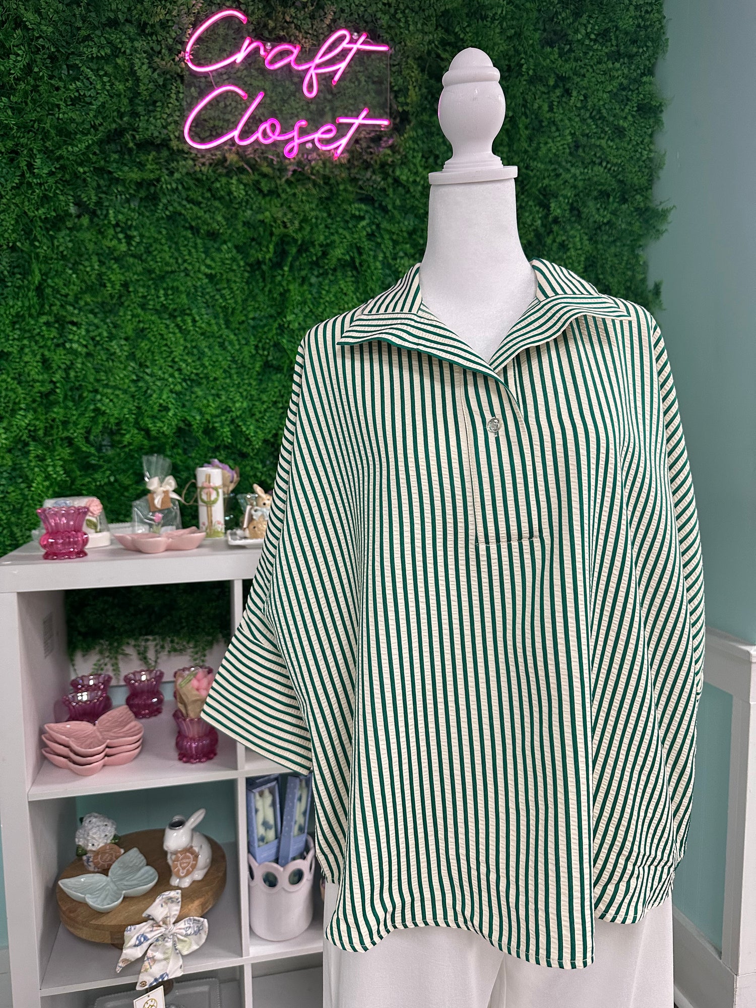 ENTRO Striped 3/4 Sleeve Top With Wide Collar In Green