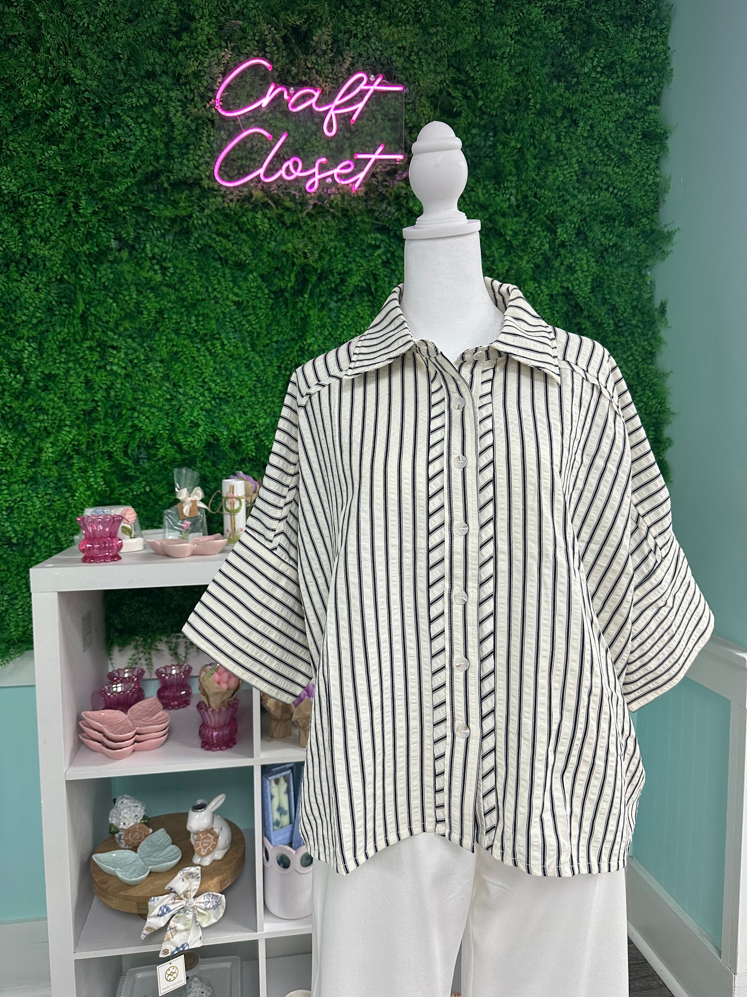 Entro Striped Collar 3/4 Sleeve Button Down In Black