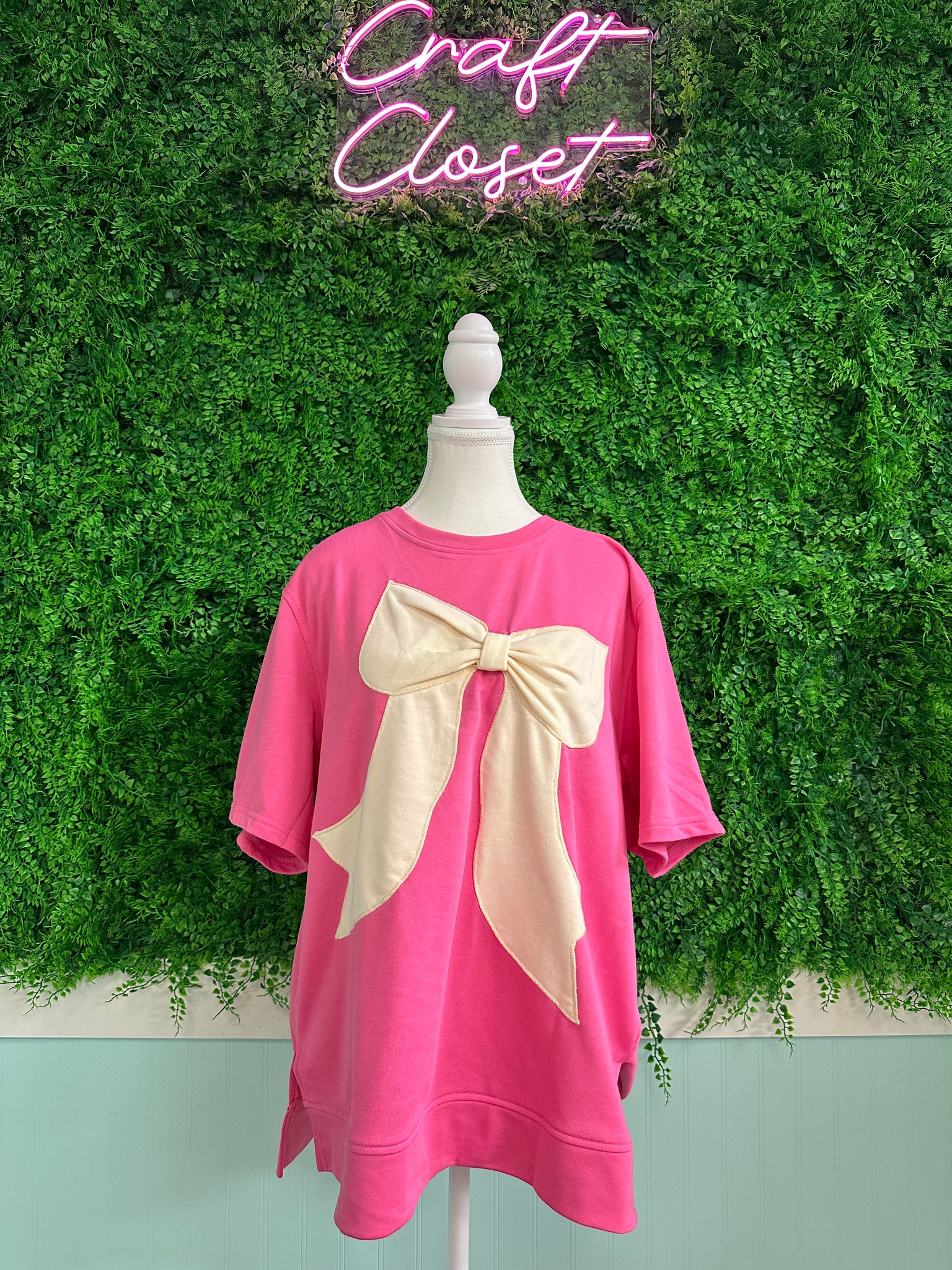 Barefoot Ladies #2029 Strawberry Pink Contrasting Color Ribbon Bow Front Patch Loose