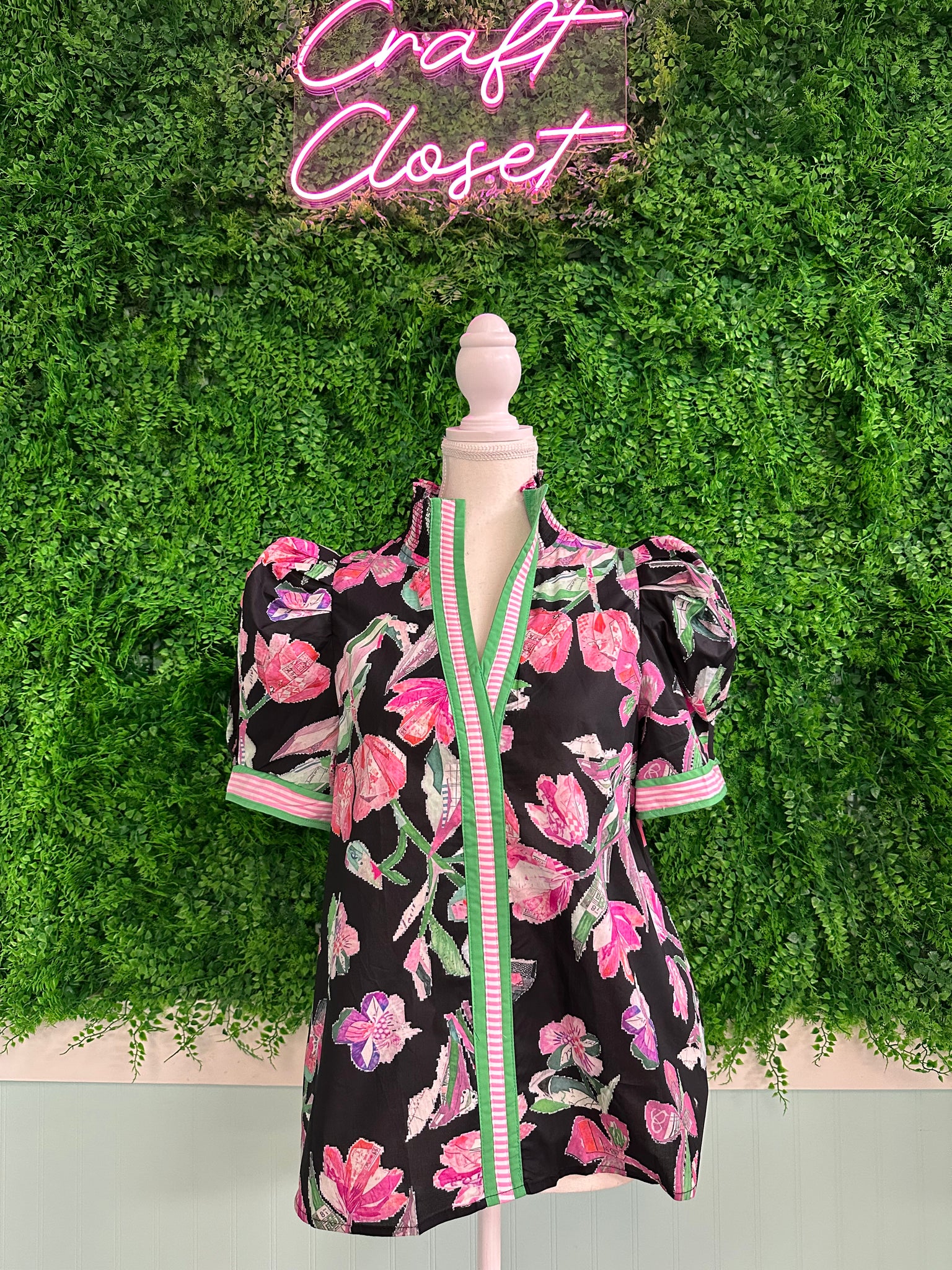 ENTRO Black Floral Bubble Sleeve Top