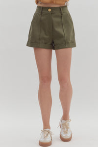 ENTRO Pleated Roll Cuff Shorts In Olive