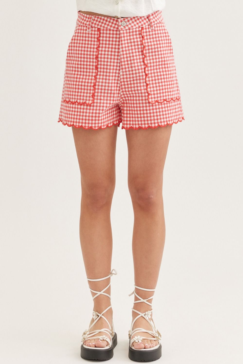 ENTRO Gingham Scalloped Hem Shorts In Red