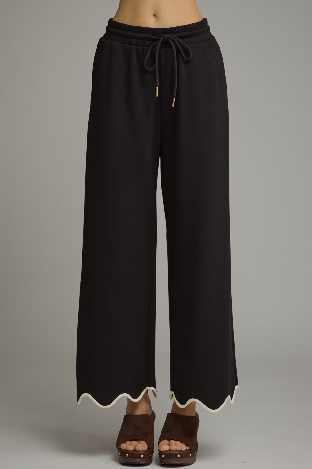 ENTRO Luxe Knit Pants With Scalloped Hem In Black