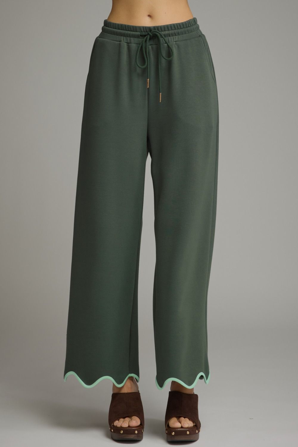 ENTRO Luxe Knit Pants With Scalloped Hem In Forest