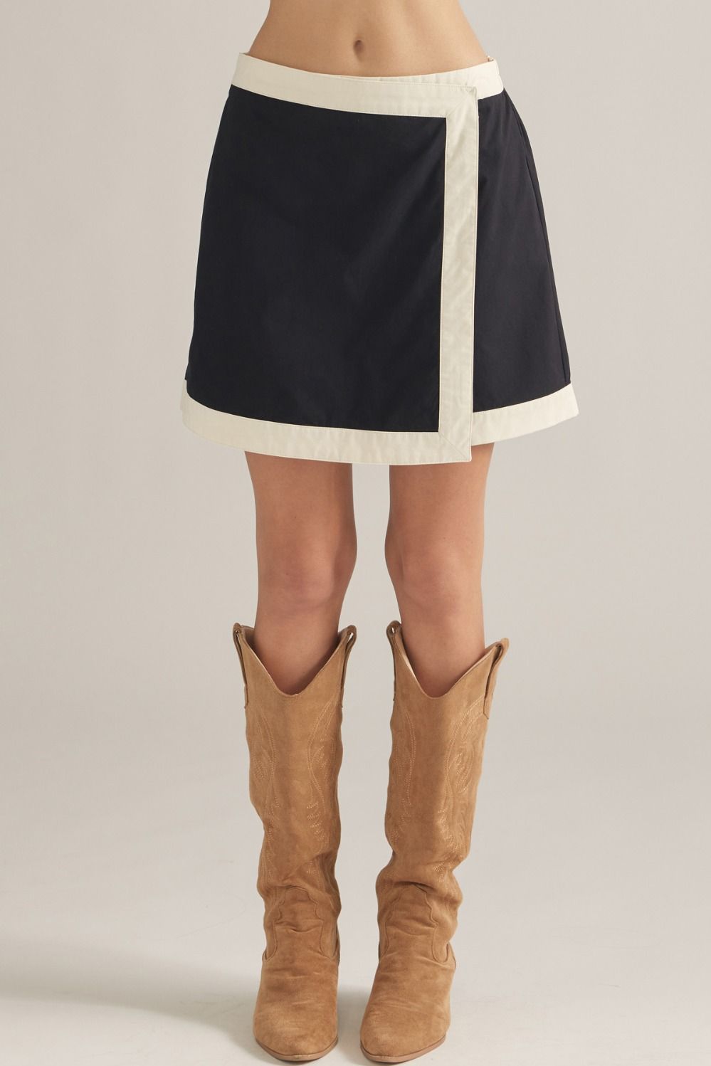 ENTRO Solid Skort With Contrast Trim In Black