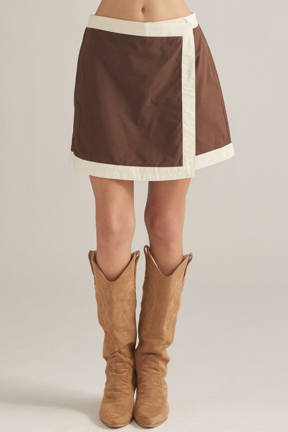 ENTRO Solid Skort With Contrast Trim In Brown