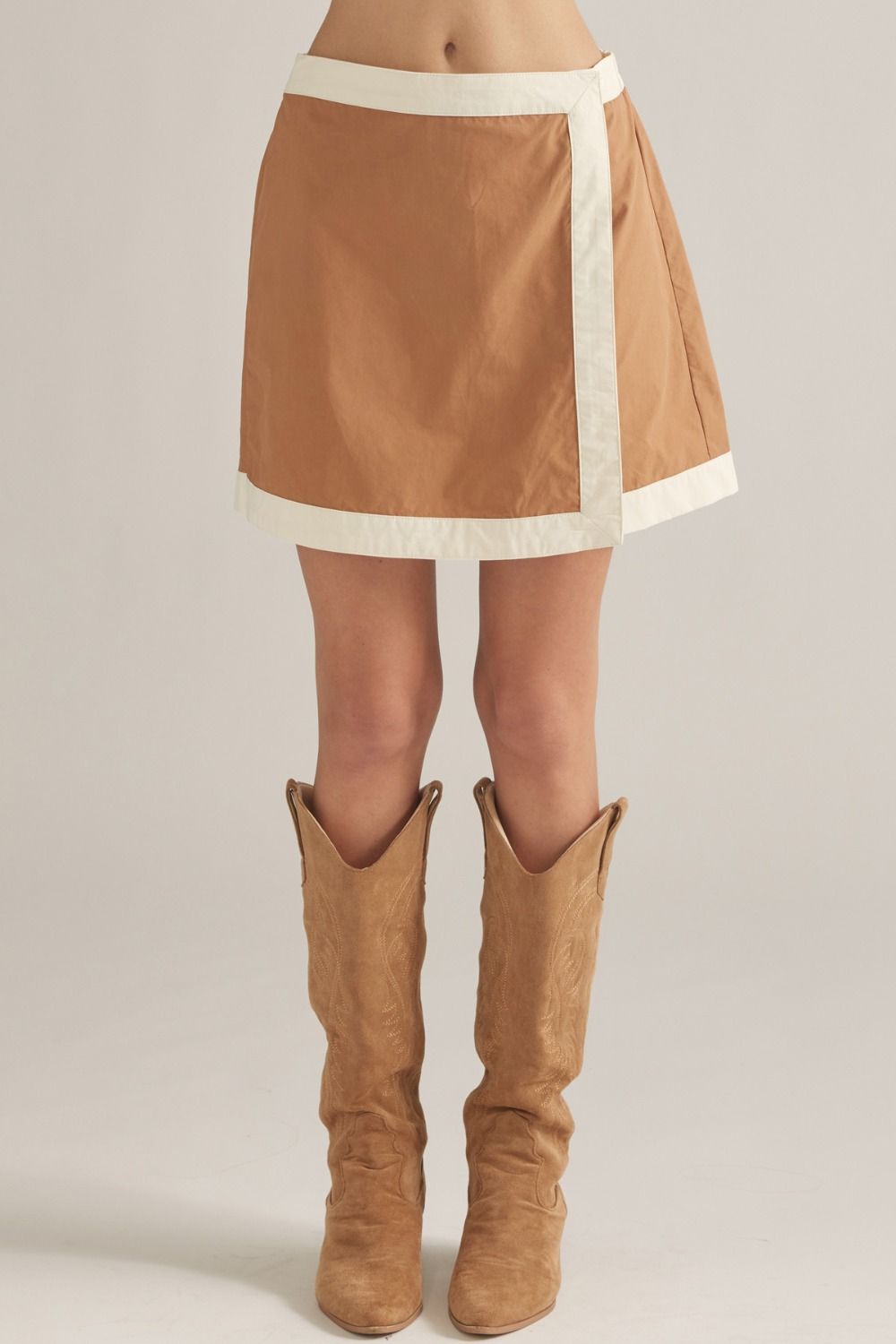 ENTRO Solid Skort With Contrast Trim In Camel