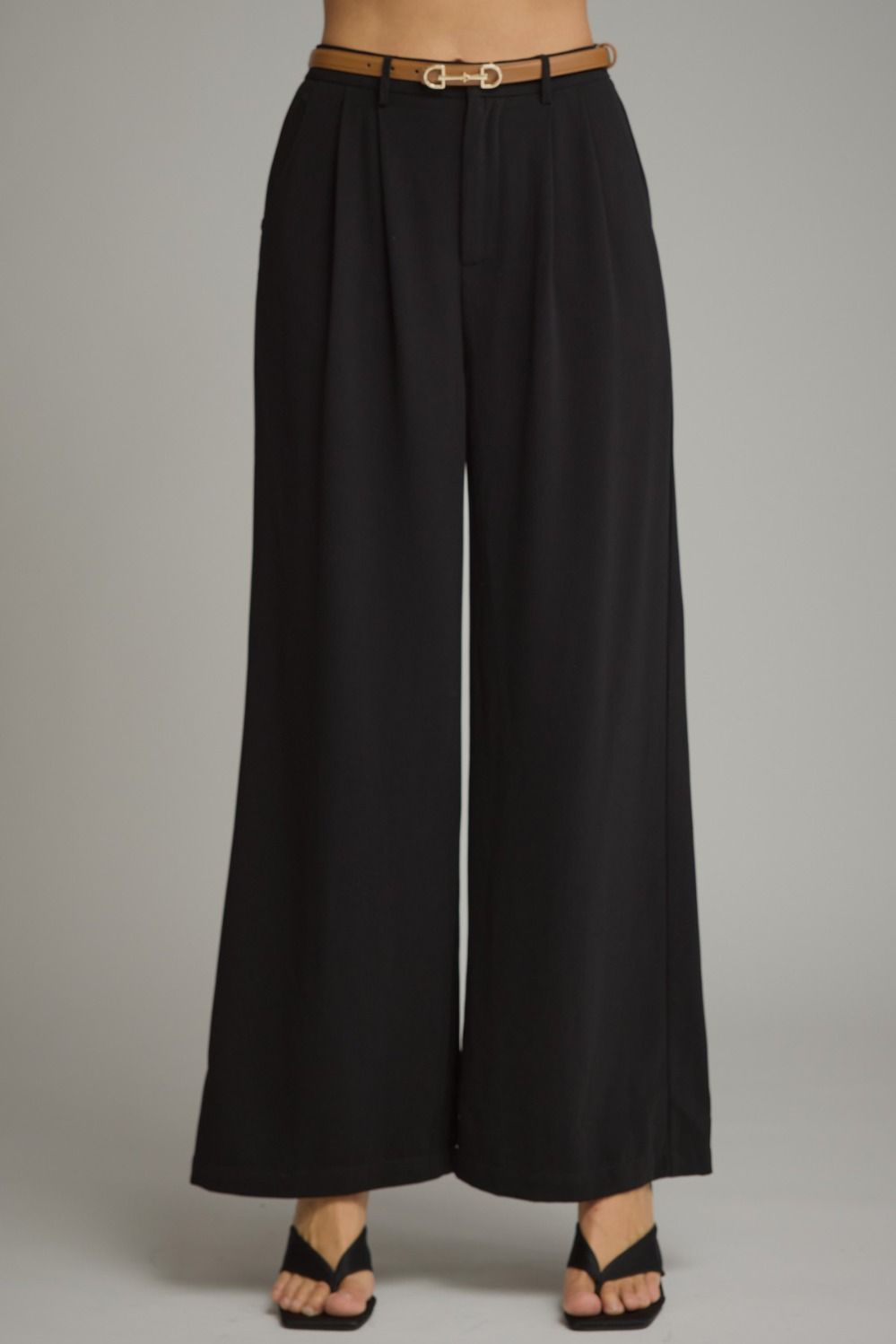 ENTRO Horsebit Belted Pant In Black