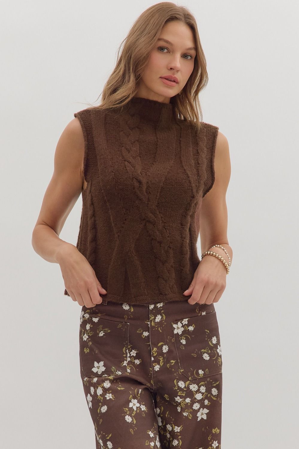 Entro Sleeveless Mock Neck Sweater In Brown