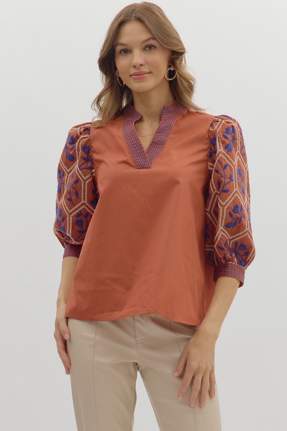 ENTRO Floral Embroidered Sleeve Top In Rust