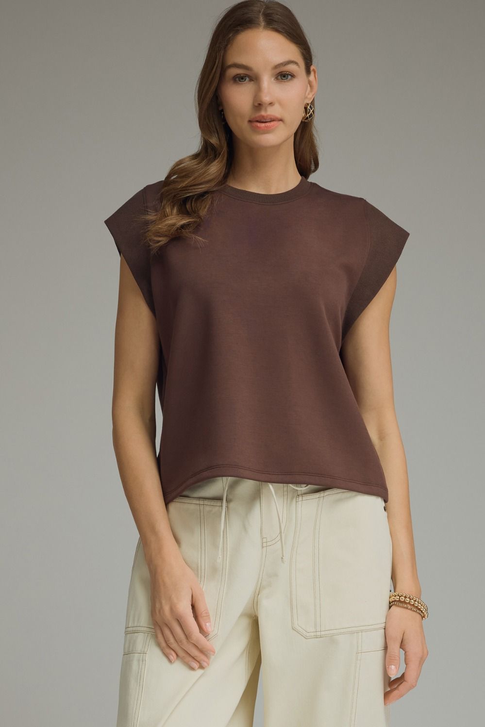 ENTRO Solid Cap Sleeve Luxe Knit Top In Brown