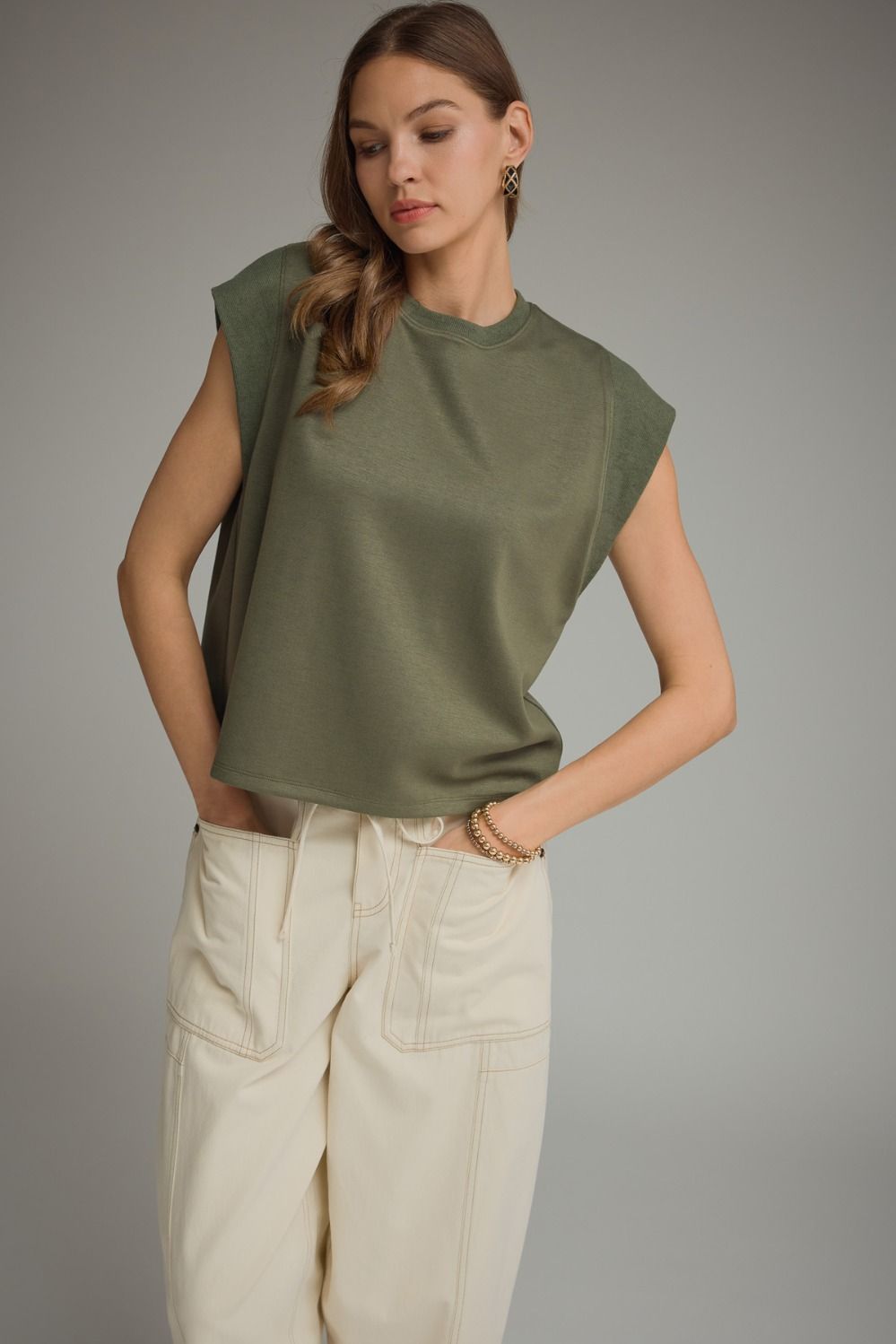 ENTRO Solid Cap Sleeve Luxe Knit Top In Olive
