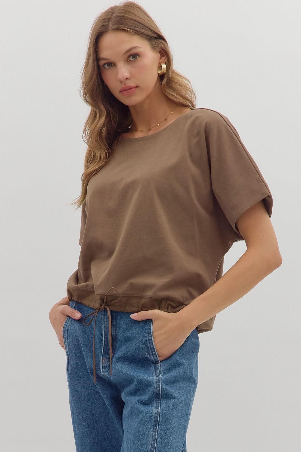 Entro Solid Short Sleeve Round Neck Top With Adjustable Hem In Coffee
