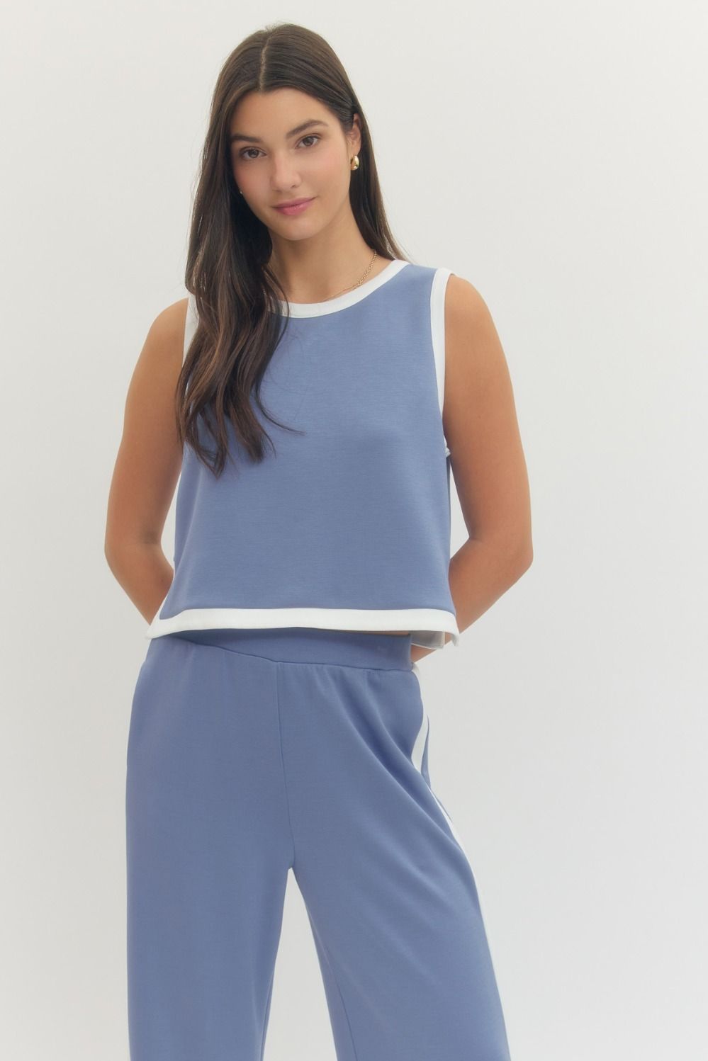 ENTRO Solid Sleeveless Knit Top With Contrast Binding In Chambray