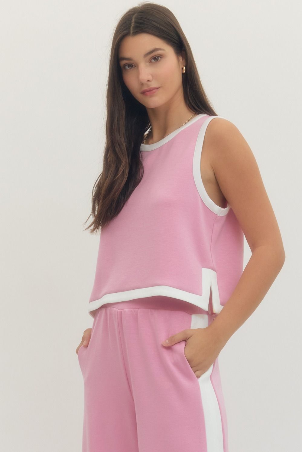 Entro Solid Sleeveless Knit Top With Contrast Binding In Pink
