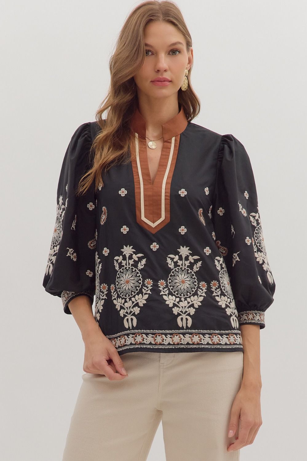 Entro Embroidered 3/4 Sleeve Top In Black