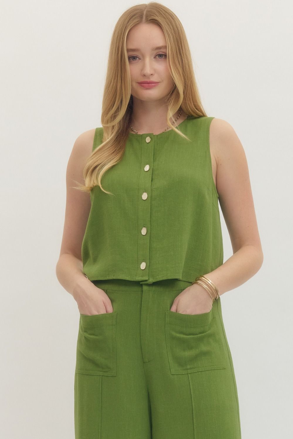 ENTRO Solid Sleeveless Woven Top With Button Closure In Matcha