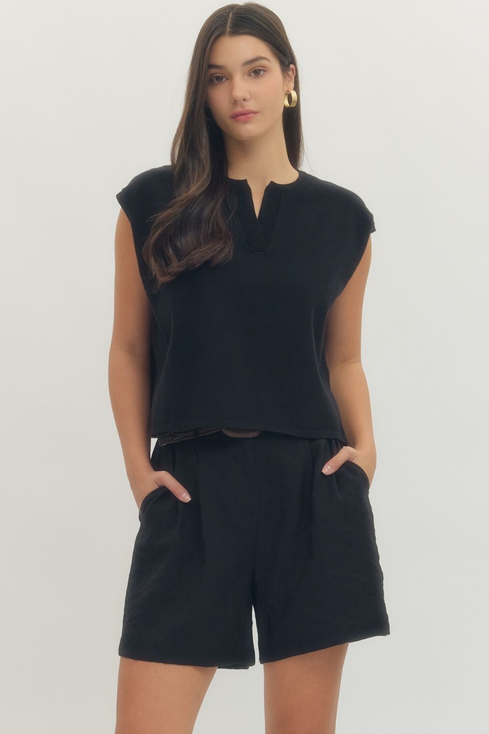 Entro Short Sleeve Knit Top With Ribbed V Neck In Black