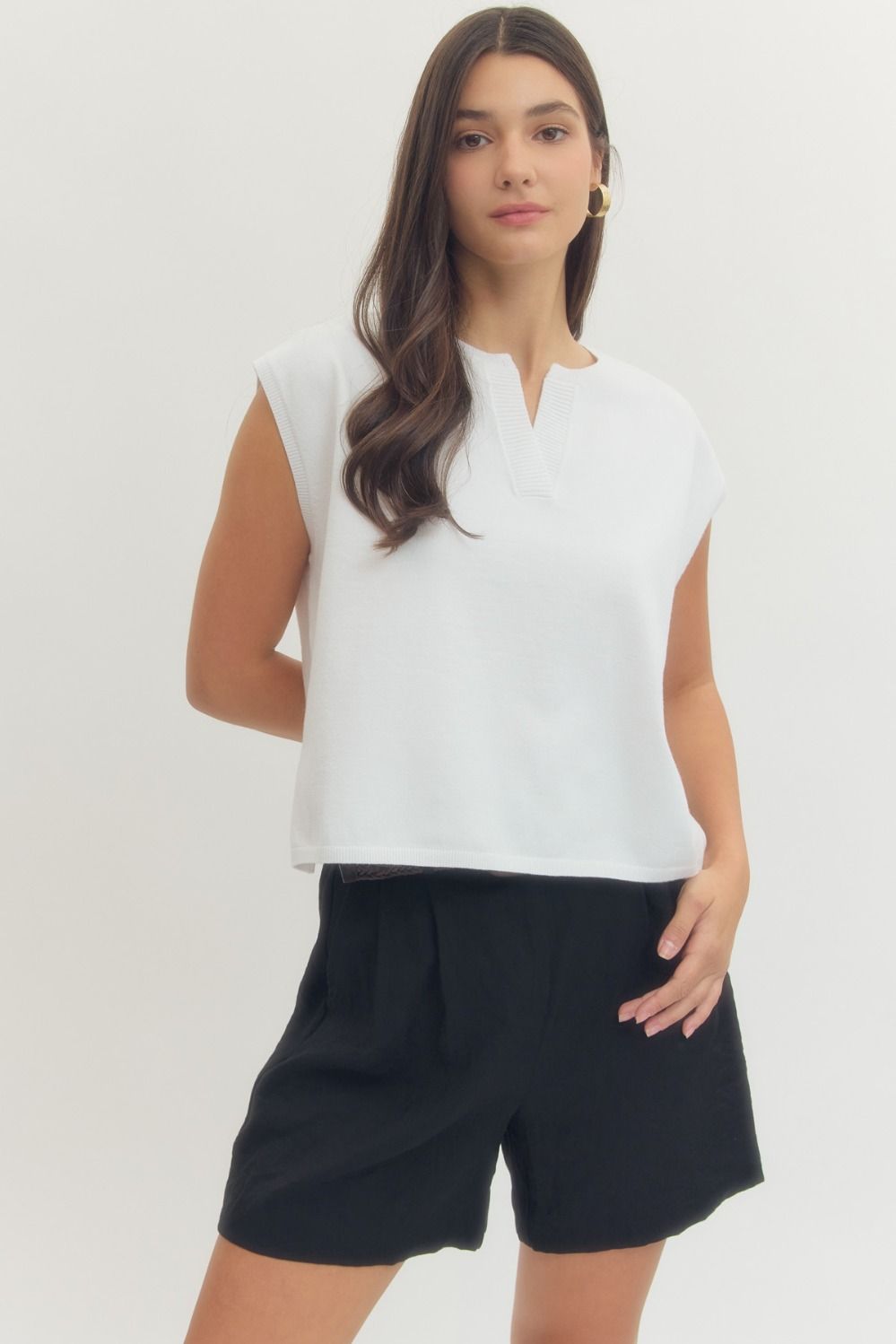 Entro Short Sleeve Knit Top With Ribbed V Neck In Off White