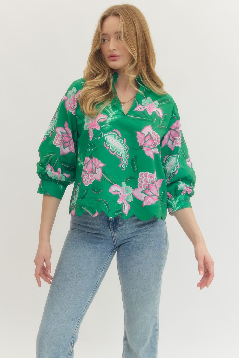 Entro Floral 3/4 Sleeve Scalloped Hem Top In Green